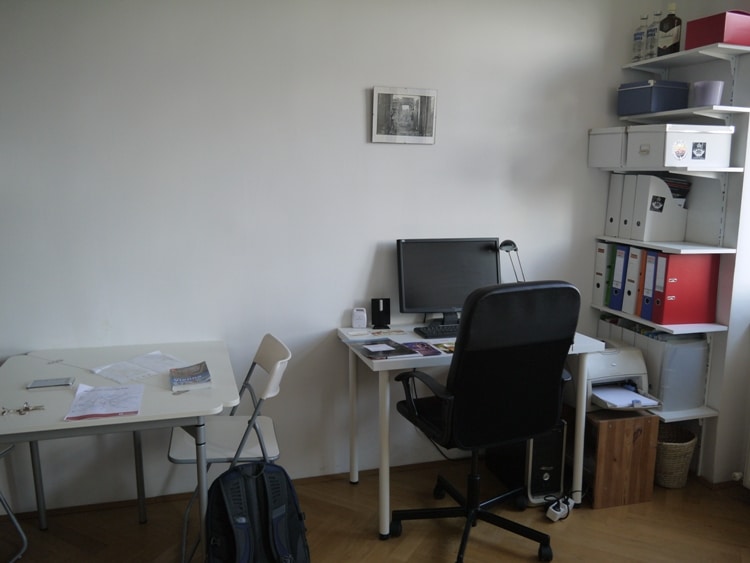 Table, Desk & PC At Airbnb Apartment In Vienna
