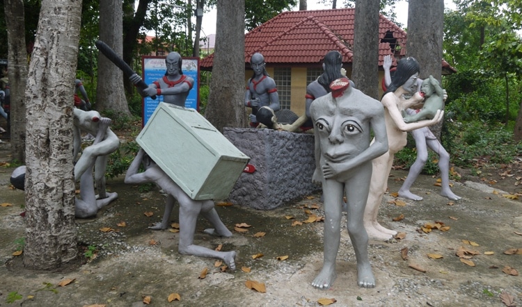 More Bizarre Figures At Wat Kai, Ayutthaya
