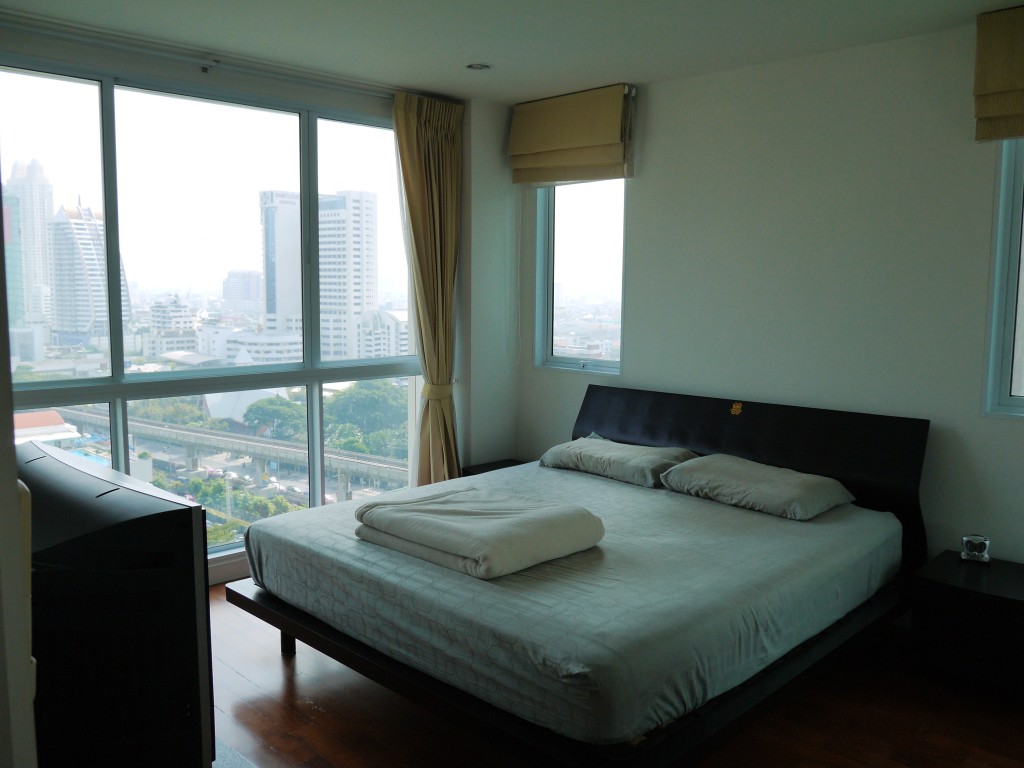 bedroom at baan sirisilom condo bangkok