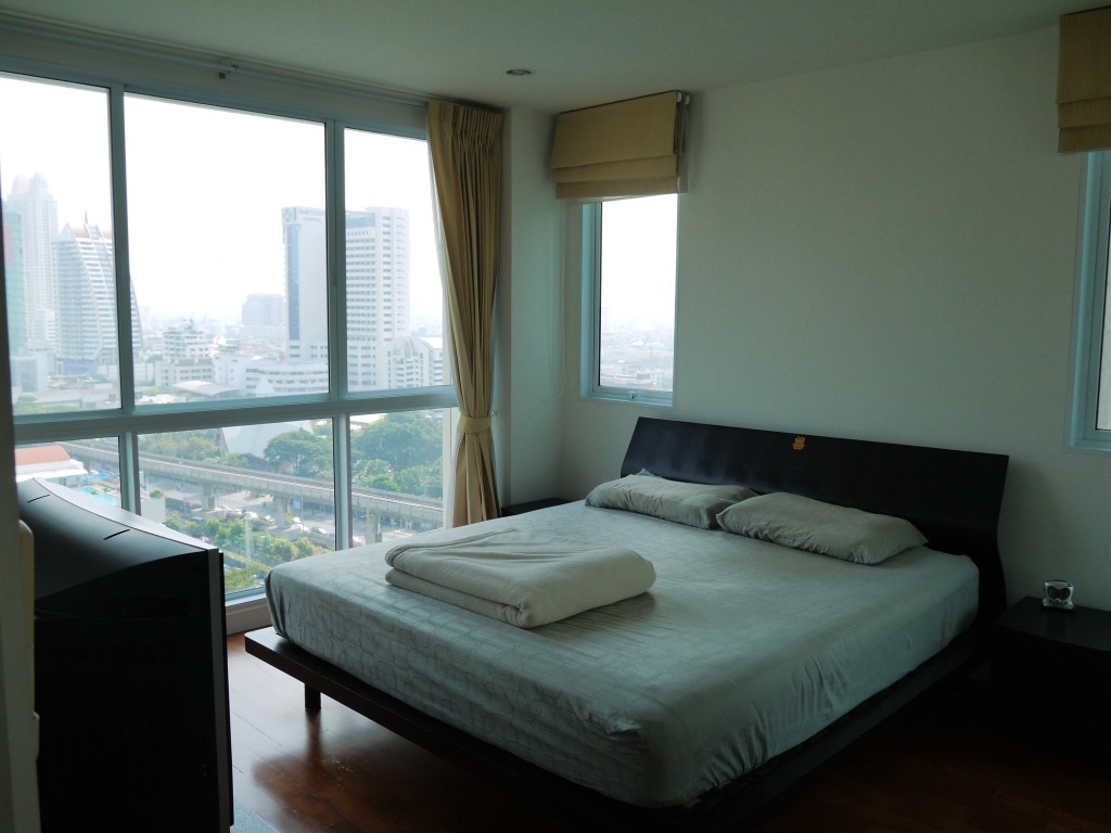 baan-sirisilom-bangkok-bedroom bedroom at baan sirisilom condo bangkok