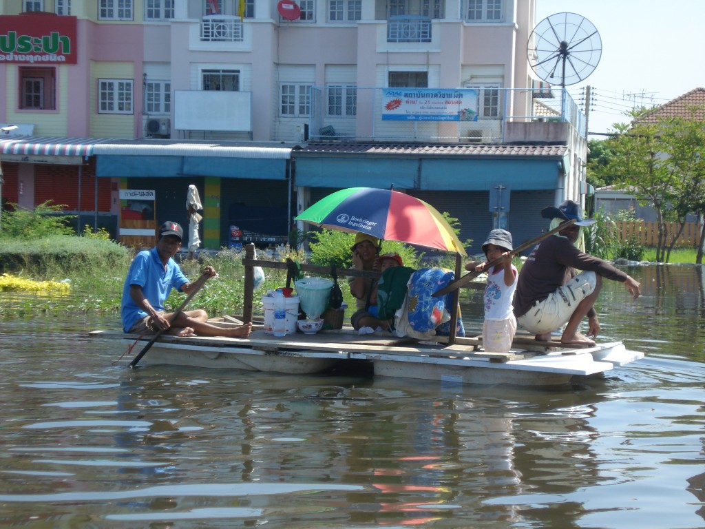 makeshift-raft-thailand-floods-2011 A Homemade Raft