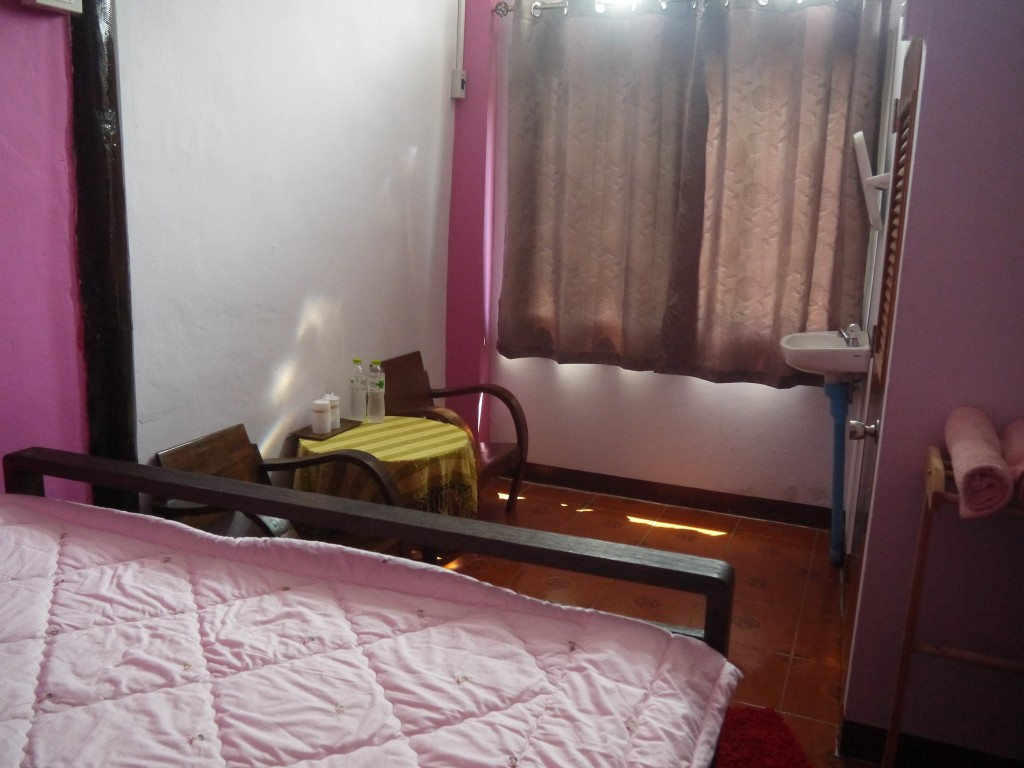 room at baan are gong guesthouse in ayutthaya