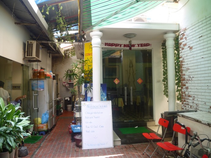 Com Chay Nang Tam Dining Rooms - One Straight Ahead And One On The Left
