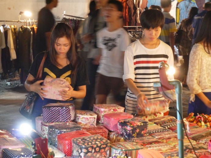 Browsing At The Sunday Night Market Browsing At The Sunday Night Market
