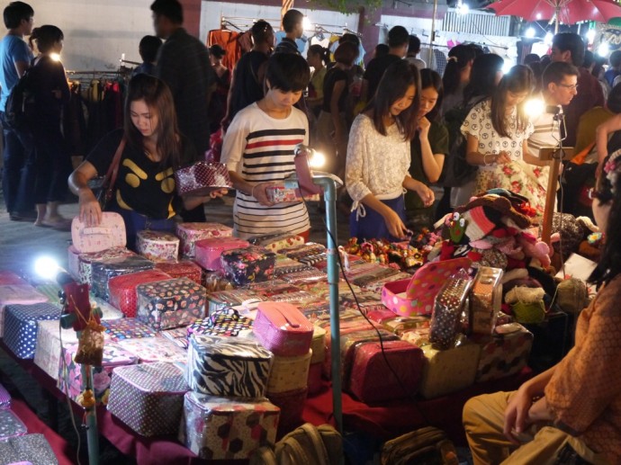 Thai People Browsing At The Market