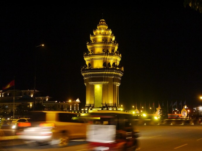 Independence Monument, Phnom Penh At Night Independence Monument, Phnom Penh At Night