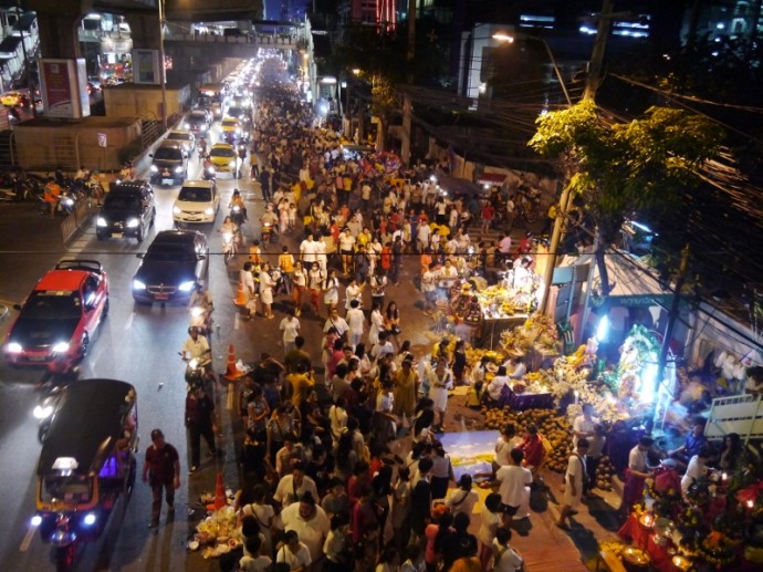 Crowds At Hindu Festival Near Surasak BTS