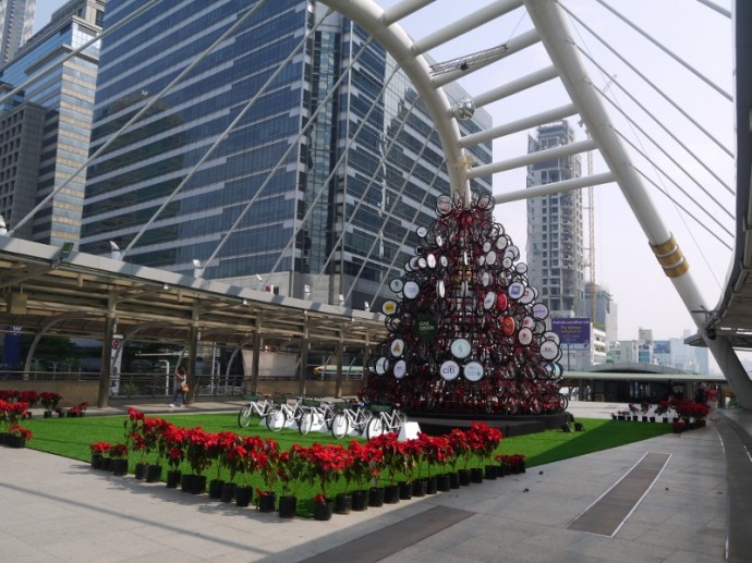 Christmas Tree At Chong Nonsi BTS & Sathorn BRT