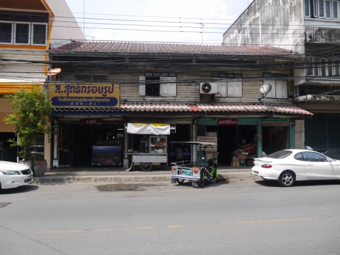 Food At No Name Vegetarian, Korat - The Shop With The Cart Outside