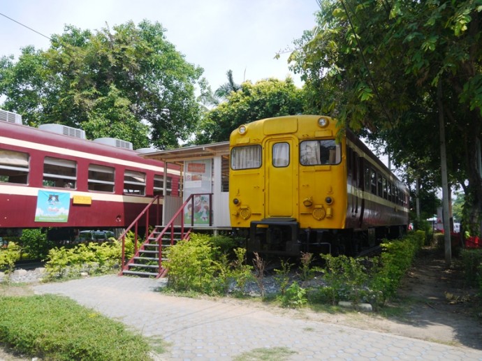 Train Carriage Reading Rooms