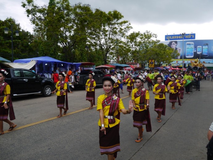 Girls In Traditional Dress Dancing At Ubon Ratchathani Candle Festival 2014