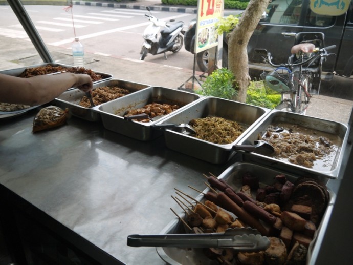 Prajak Sillapakom Vegetarian, Udon Thani