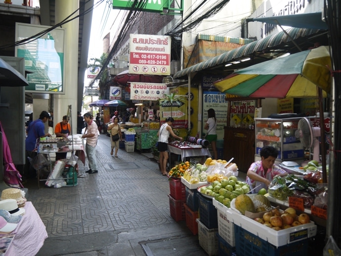 Shops & Street Stalls Next To Ari BTS Station