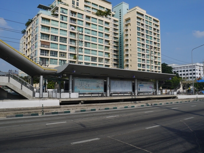 Wat Pariwat BRT Station - Get Off Here For The David Beckham Temple