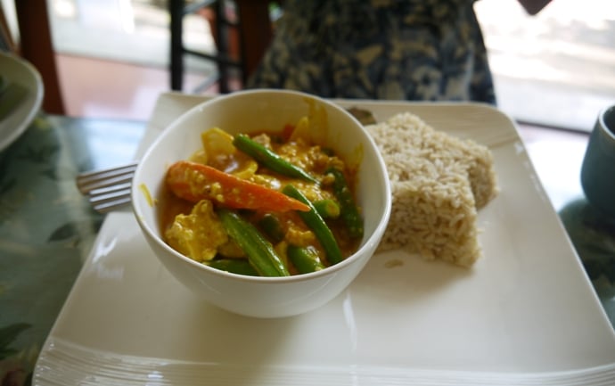 Pad Pong Ka Ree Taohoo (Stir Fried Tofu & Vegetables With Yellow Curry Powder)