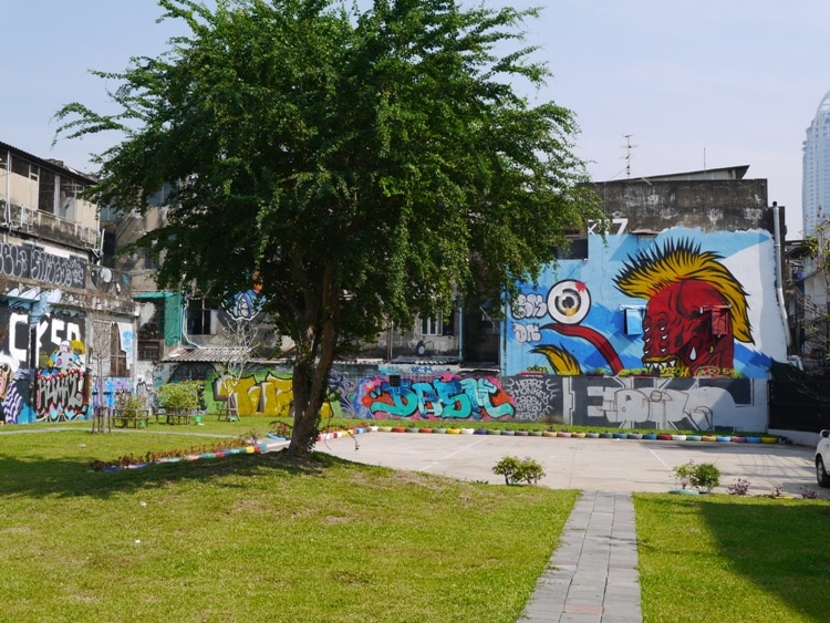 Ratchathewi Street Art, Bangkok