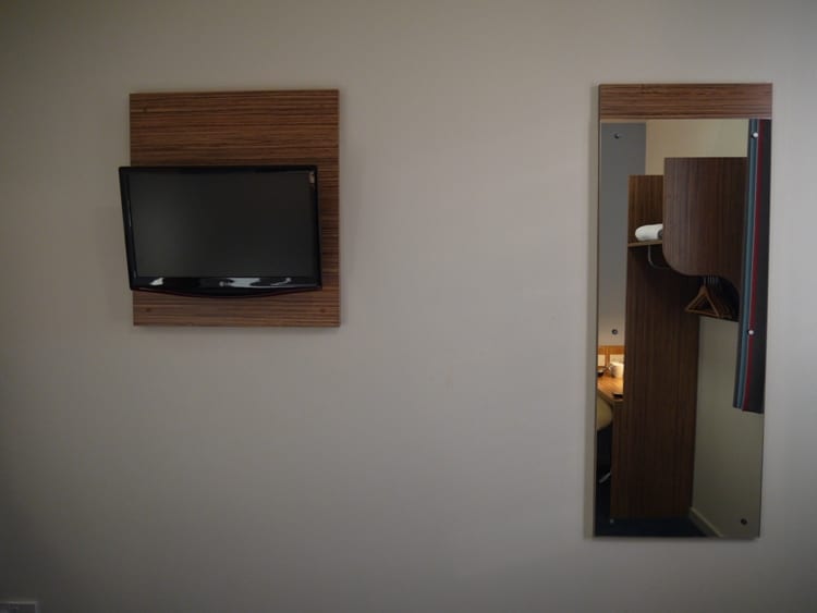 TV & Mirror At Covent Garden Travelodge