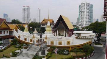 Travel to Bangkok Boat temple