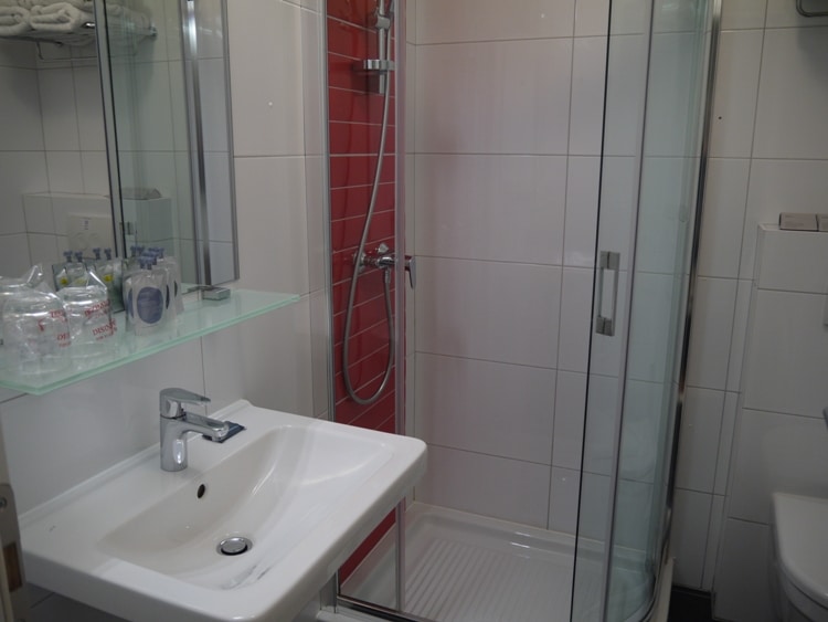 Shower At Divota Apartment Hotel, Split