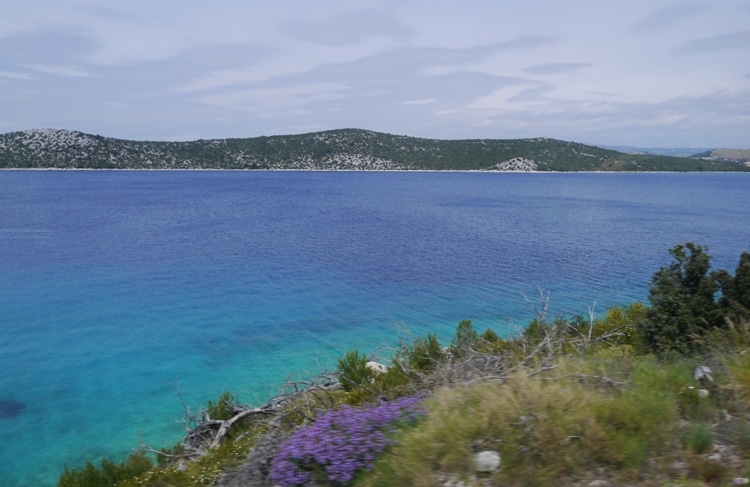 Schöne Küste entlang Split nach Sibenik Buslinie