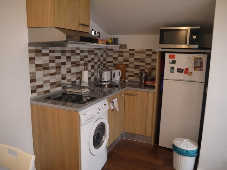 Kitchen At Apartment Las Corralas de Servet, Madrid