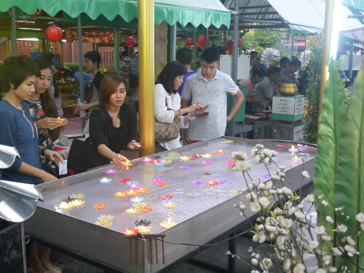 Floating Candles At Wat Hua Lamphong, Bangkok